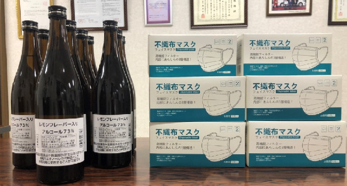 西日本産業株式会社様より、消毒用アルコール（720ml　10本）とマスク500枚をご寄 贈いただきました。